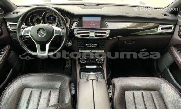 Buy Import Mercedes-Benz 190 White Car in Import - Dubai in Iles Buy Import Mercedes-Benz 190 White Car in Import - Dubai in Iles
