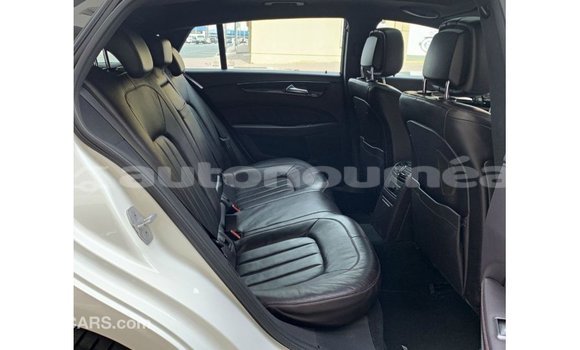 Buy Import Mercedes-Benz 190 White Car in Import - Dubai in Iles Buy Import Mercedes-Benz 190 White Car in Import - Dubai in Iles