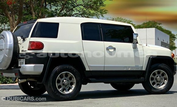 Acheter Import Voiture Toyota FJ Cruiser Blanc à Import - Dubai, Iles Acheter Import Voiture Toyota FJ Cruiser Blanc à Import - Dubai, Iles