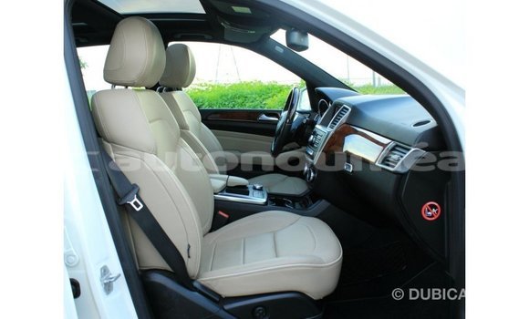 Buy Import Mercedes-Benz 190 White Car in Import - Dubai in Iles Buy Import Mercedes-Benz 190 White Car in Import - Dubai in Iles