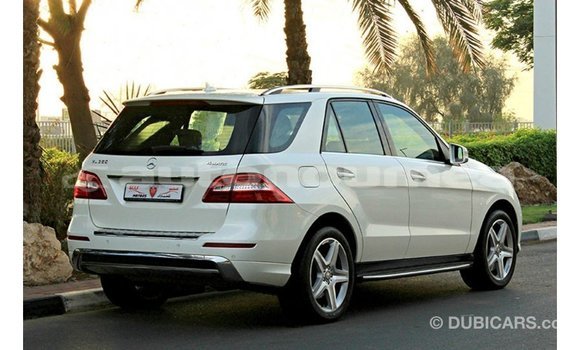 Buy Import Mercedes-Benz 190 White Car in Import - Dubai in Iles Buy Import Mercedes-Benz 190 White Car in Import - Dubai in Iles