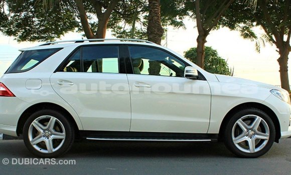 Buy Import Mercedes-Benz 190 White Car in Import - Dubai in Iles Buy Import Mercedes-Benz 190 White Car in Import - Dubai in Iles