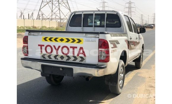 Acheter Import Voiture Toyota Hilux Blanc à Import - Dubai, Iles Acheter Import Voiture Toyota Hilux Blanc à Import - Dubai, Iles