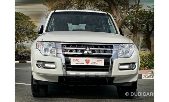 Acheter Import Voiture Mitsubishi Pajero Blanc à Import - Dubai, Iles Acheter Import Voiture Mitsubishi Pajero Blanc à Import - Dubai, Iles