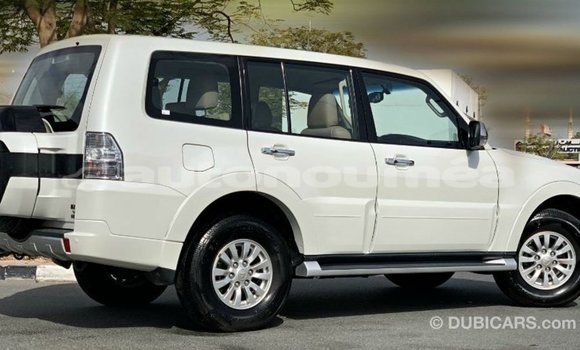 Acheter Import Voiture Mitsubishi Pajero Blanc à Import - Dubai, Iles Acheter Import Voiture Mitsubishi Pajero Blanc à Import - Dubai, Iles