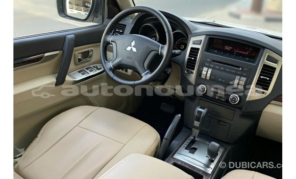 Acheter Import Voiture Mitsubishi Pajero Blanc à Import - Dubai, Iles Acheter Import Voiture Mitsubishi Pajero Blanc à Import - Dubai, Iles