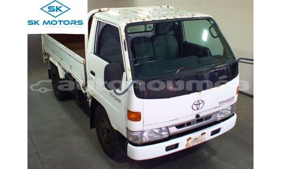 Acheter Import Utilitaire Toyota Dyna Blanc à Import - Dubai, Iles Acheter Import Utilitaire Toyota Dyna Blanc à Import - Dubai, Iles