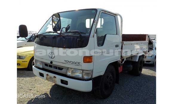 Acheter Import Utilitaire Toyota Dyna Blanc à Import - Dubai, Iles Acheter Import Utilitaire Toyota Dyna Blanc à Import - Dubai, Iles
