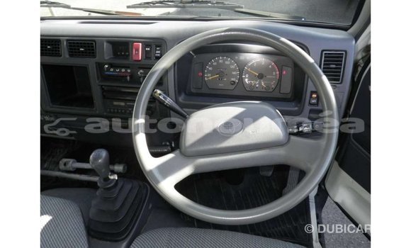 Acheter Import Utilitaire Toyota Dyna Blanc à Import - Dubai, Iles Acheter Import Utilitaire Toyota Dyna Blanc à Import - Dubai, Iles