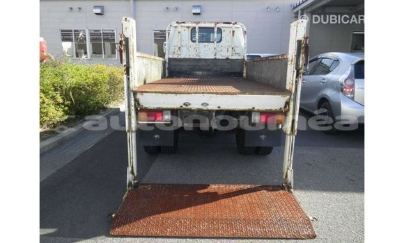 Acheter Import Utilitaire Toyota Dyna Blanc à Import - Dubai, Iles Acheter Import Utilitaire Toyota Dyna Blanc à Import - Dubai, Iles