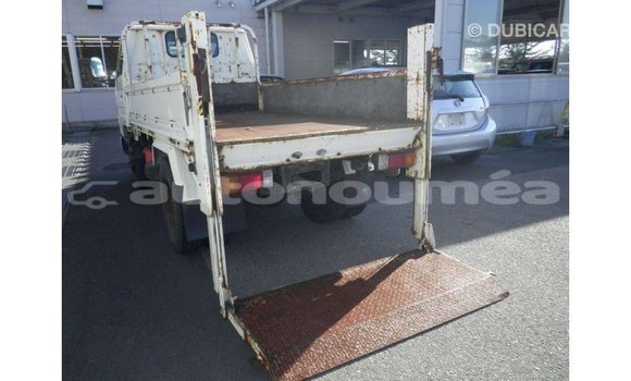 Acheter Import Utilitaire Toyota Dyna Blanc à Import - Dubai, Iles Acheter Import Utilitaire Toyota Dyna Blanc à Import - Dubai, Iles