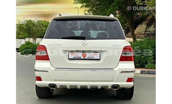 Buy Import Mercedes-Benz 190 White Car in Import - Dubai in Iles Buy Import Mercedes-Benz 190 White Car in Import - Dubai in Iles