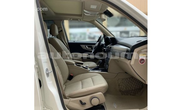 Buy Import Mercedes-Benz 190 White Car in Import - Dubai in Iles Buy Import Mercedes-Benz 190 White Car in Import - Dubai in Iles