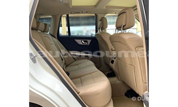 Buy Import Mercedes-Benz 190 White Car in Import - Dubai in Iles Buy Import Mercedes-Benz 190 White Car in Import - Dubai in Iles
