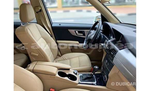 Buy Import Mercedes-Benz 190 White Car in Import - Dubai in Iles Buy Import Mercedes-Benz 190 White Car in Import - Dubai in Iles