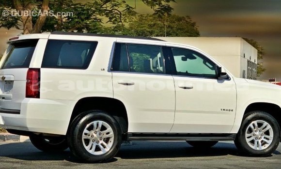 Acheter Import Voiture Chevrolet Tahoe Blanc à Import - Dubai, Iles Acheter Import Voiture Chevrolet Tahoe Blanc à Import - Dubai, Iles