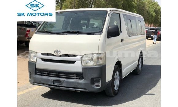 Acheter Import Voiture Toyota Hiace Blanc à Import - Dubai, Iles Acheter Import Voiture Toyota Hiace Blanc à Import - Dubai, Iles
