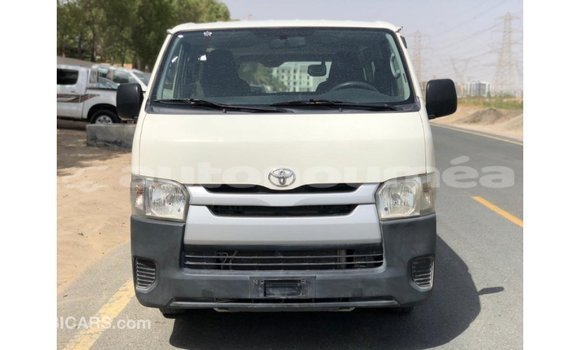 Acheter Import Voiture Toyota Hiace Blanc à Import - Dubai, Iles Acheter Import Voiture Toyota Hiace Blanc à Import - Dubai, Iles