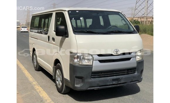 Acheter Import Voiture Toyota Hiace Blanc à Import - Dubai, Iles Acheter Import Voiture Toyota Hiace Blanc à Import - Dubai, Iles