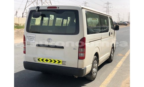 Acheter Import Voiture Toyota Hiace Blanc à Import - Dubai, Iles Acheter Import Voiture Toyota Hiace Blanc à Import - Dubai, Iles