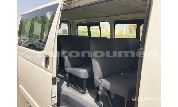 Acheter Import Voiture Toyota Hiace Blanc à Import - Dubai, Iles Acheter Import Voiture Toyota Hiace Blanc à Import - Dubai, Iles