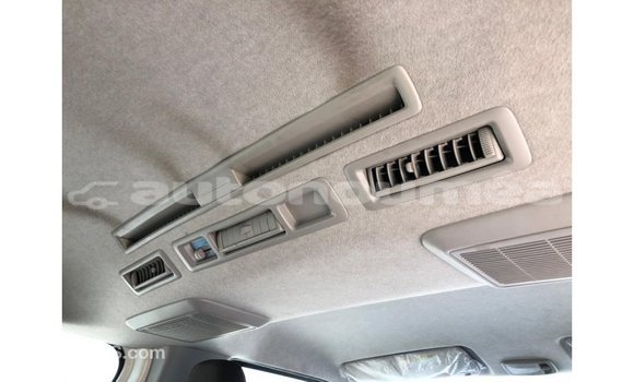 Acheter Import Voiture Toyota Hiace Blanc à Import - Dubai, Iles Acheter Import Voiture Toyota Hiace Blanc à Import - Dubai, Iles
