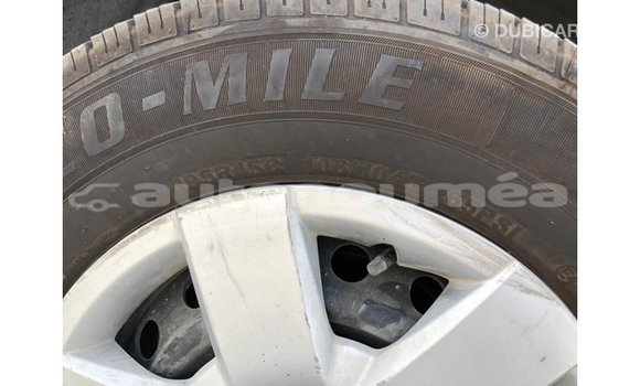 Acheter Import Voiture Toyota Hiace Blanc à Import - Dubai, Iles Acheter Import Voiture Toyota Hiace Blanc à Import - Dubai, Iles