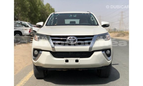Acheter Import Voiture Toyota Fortuner Blanc à Import - Dubai, Iles Acheter Import Voiture Toyota Fortuner Blanc à Import - Dubai, Iles