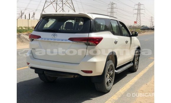 Acheter Import Voiture Toyota Fortuner Blanc à Import - Dubai, Iles Acheter Import Voiture Toyota Fortuner Blanc à Import - Dubai, Iles