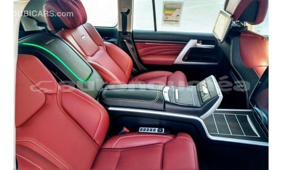 Acheter Import Voiture Toyota Land Cruiser Noir à Import - Dubai, Iles Acheter Import Voiture Toyota Land Cruiser Noir à Import - Dubai, Iles