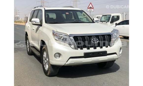 Acheter Import Voiture Toyota Prado Blanc à Import - Dubai, Iles Acheter Import Voiture Toyota Prado Blanc à Import - Dubai, Iles
