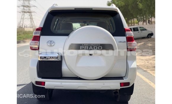 Acheter Import Voiture Toyota Prado Blanc à Import - Dubai, Iles Acheter Import Voiture Toyota Prado Blanc à Import - Dubai, Iles