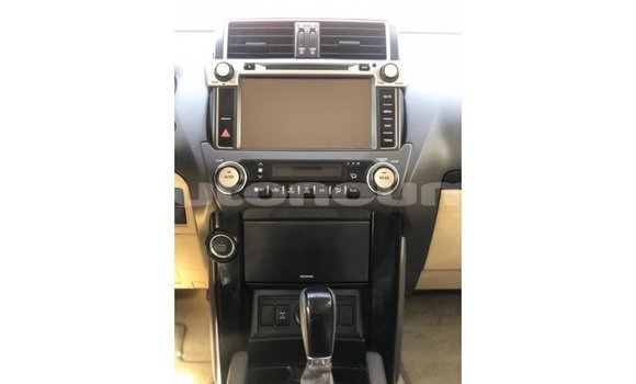 Acheter Import Voiture Toyota Prado Blanc à Import - Dubai, Iles Acheter Import Voiture Toyota Prado Blanc à Import - Dubai, Iles