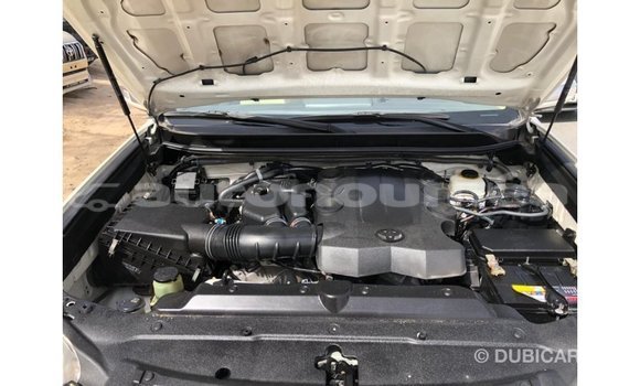 Acheter Import Voiture Toyota Prado Blanc à Import - Dubai, Iles Acheter Import Voiture Toyota Prado Blanc à Import - Dubai, Iles