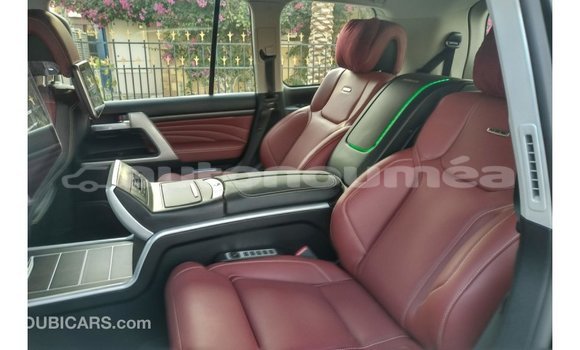 Acheter Import Voiture Toyota Land Cruiser Noir à Import - Dubai, Iles Acheter Import Voiture Toyota Land Cruiser Noir à Import - Dubai, Iles