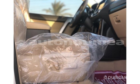 Acheter Import Voiture Toyota Prado Blanc à Import - Dubai, Iles Acheter Import Voiture Toyota Prado Blanc à Import - Dubai, Iles