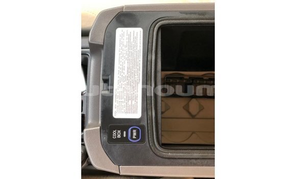 Acheter Import Voiture Toyota Prado Blanc à Import - Dubai, Iles Acheter Import Voiture Toyota Prado Blanc à Import - Dubai, Iles