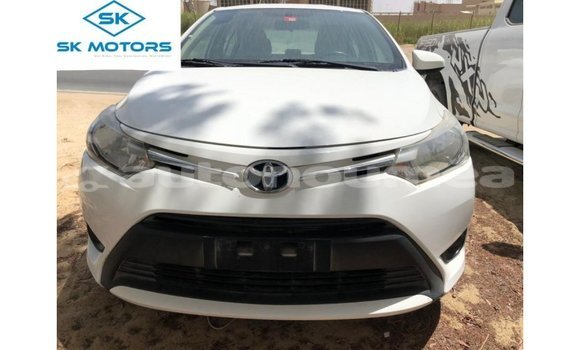 Acheter Import Voiture Toyota Yaris Blanc à Import - Dubai, Iles Acheter Import Voiture Toyota Yaris Blanc à Import - Dubai, Iles