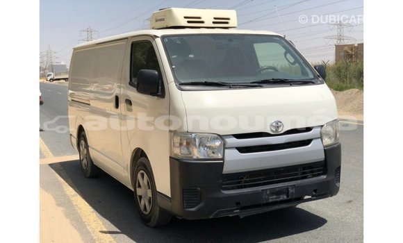 Acheter Import Voiture Toyota Hiace Blanc à Import - Dubai, Iles Acheter Import Voiture Toyota Hiace Blanc à Import - Dubai, Iles