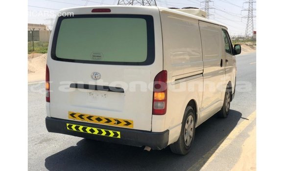 Acheter Import Voiture Toyota Hiace Blanc à Import - Dubai, Iles Acheter Import Voiture Toyota Hiace Blanc à Import - Dubai, Iles