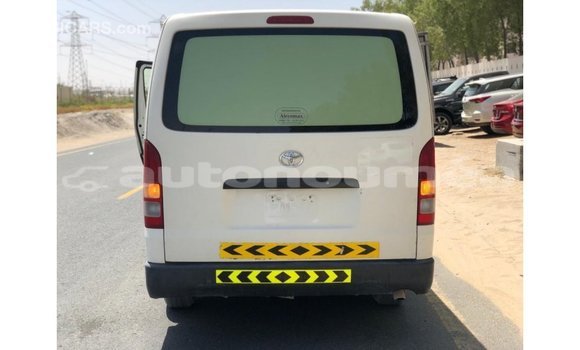 Acheter Import Voiture Toyota Hiace Blanc à Import - Dubai, Iles Acheter Import Voiture Toyota Hiace Blanc à Import - Dubai, Iles