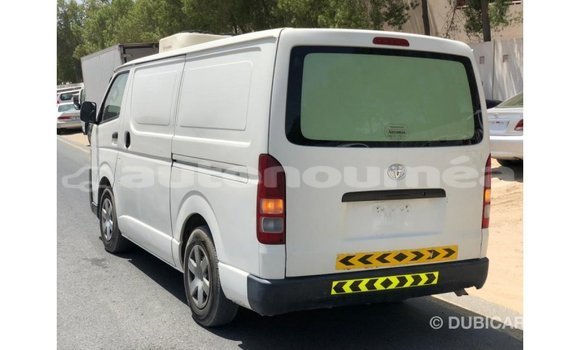 Acheter Import Voiture Toyota Hiace Blanc à Import - Dubai, Iles Acheter Import Voiture Toyota Hiace Blanc à Import - Dubai, Iles