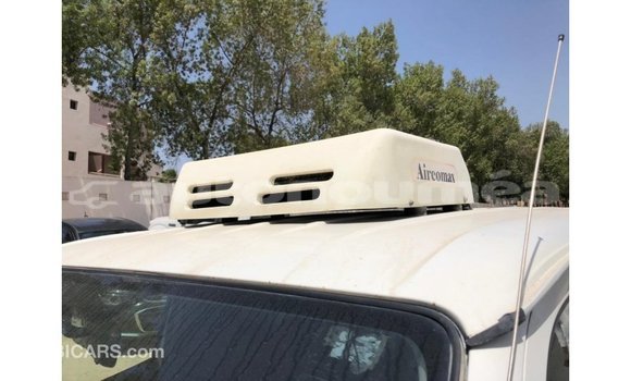 Acheter Import Voiture Toyota Hiace Blanc à Import - Dubai, Iles Acheter Import Voiture Toyota Hiace Blanc à Import - Dubai, Iles