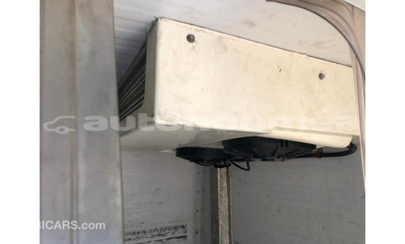 Acheter Import Voiture Toyota Hiace Blanc à Import - Dubai, Iles Acheter Import Voiture Toyota Hiace Blanc à Import - Dubai, Iles