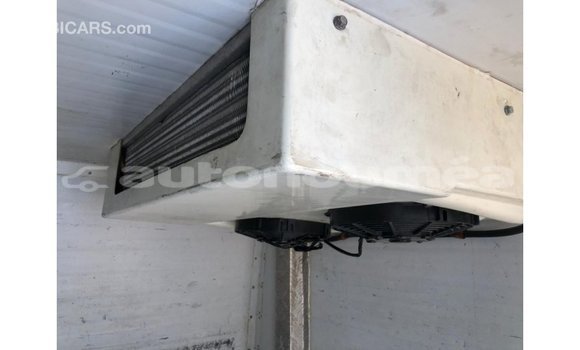 Acheter Import Voiture Toyota Hiace Blanc à Import - Dubai, Iles Acheter Import Voiture Toyota Hiace Blanc à Import - Dubai, Iles