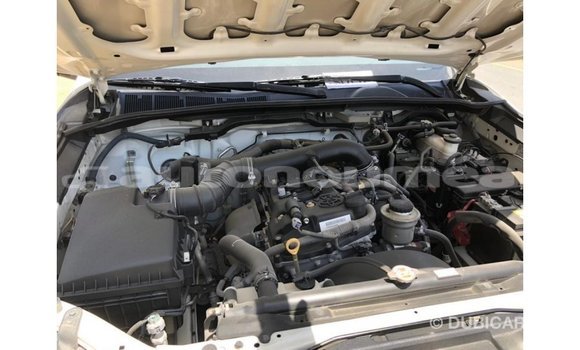 Acheter Import Voiture Toyota Fortuner Blanc à Import - Dubai, Iles Acheter Import Voiture Toyota Fortuner Blanc à Import - Dubai, Iles