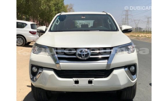 Acheter Import Voiture Toyota Fortuner Blanc à Import - Dubai, Iles Acheter Import Voiture Toyota Fortuner Blanc à Import - Dubai, Iles