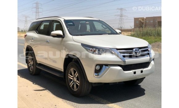 Acheter Import Voiture Toyota Fortuner Blanc à Import - Dubai, Iles Acheter Import Voiture Toyota Fortuner Blanc à Import - Dubai, Iles