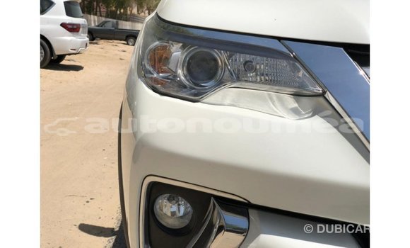 Acheter Import Voiture Toyota Fortuner Blanc à Import - Dubai, Iles Acheter Import Voiture Toyota Fortuner Blanc à Import - Dubai, Iles
