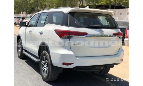 Acheter Import Voiture Toyota Fortuner Blanc à Import - Dubai, Iles Acheter Import Voiture Toyota Fortuner Blanc à Import - Dubai, Iles